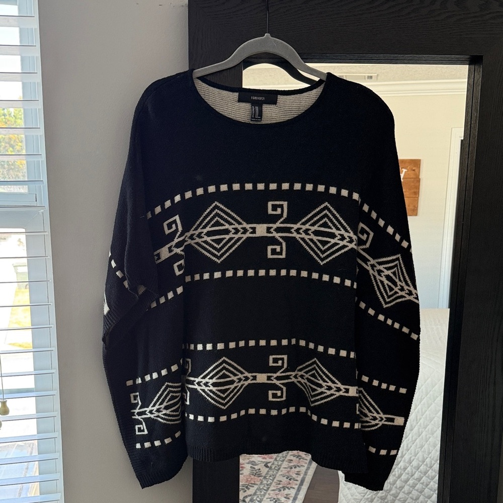 Forever 21 Black and Cream Knit Top